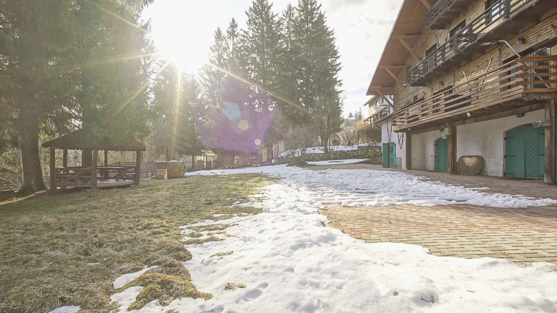 About Charming Chalet